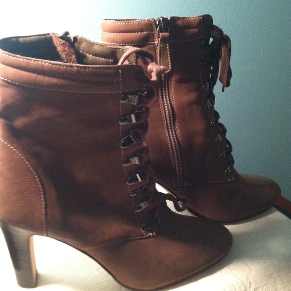 Brown military style boots - Picture 2 of 3