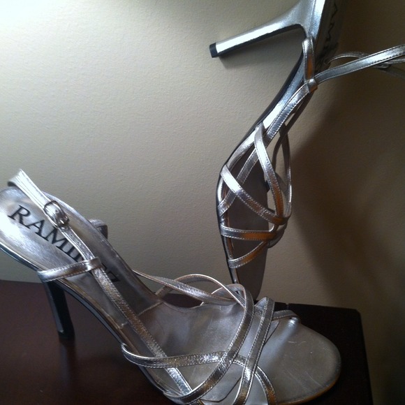 💙TRADED💙Italian silver strappy heel 8 8.5