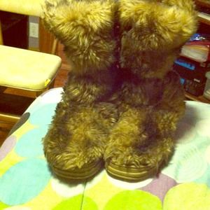 Furry chewbaca boots! Lol