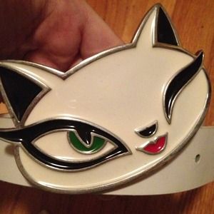 Winking cat belt!
