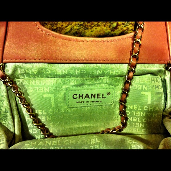 Chanel 💰 NEGOTIABLE - Picture 2 of 3