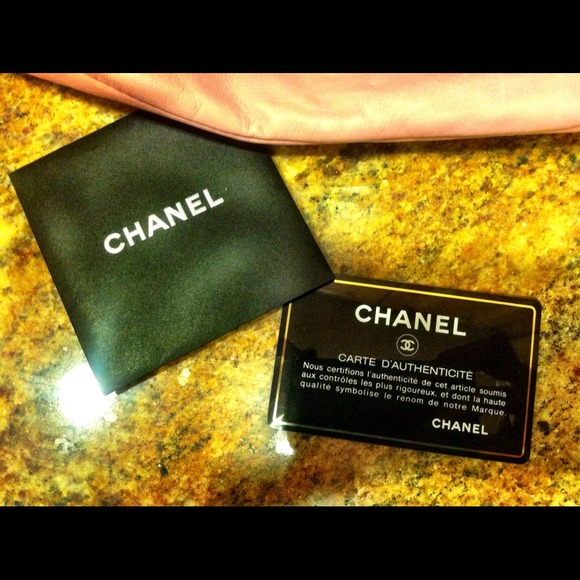 Chanel 💰 NEGOTIABLE - Picture 3 of 3