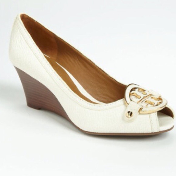 Looking for TB "Amanda" pumps