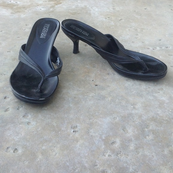 HOLD for @josibee until Friday Kenneth Cole Thongs