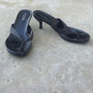 HOLD for @josibee until Friday Kenneth Cole Thongs