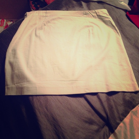 Khaki Express skirt.
