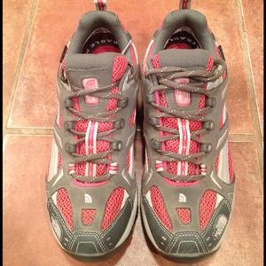 REDUCED* The North Face Hiking shoe w/ Vibram Sole