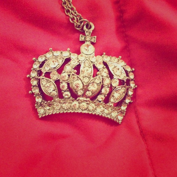 Super fab crown necklace! ✨👑💋 RESERVED