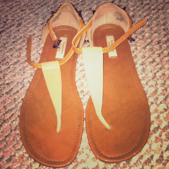 Trendy, Simply Vera Wang t-strap sandals.