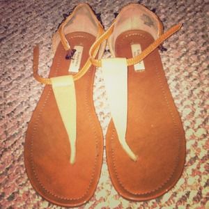 Trendy, Simply Vera Wang t-strap sandals.