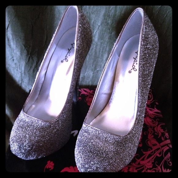 Beautiful clubbing shoe.