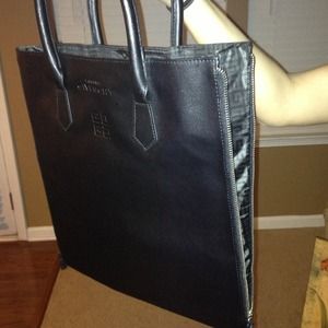 Tote   (5 available)