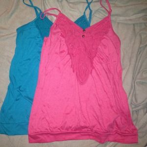 ✋SOLD✋Tanks