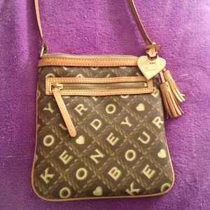 Crossbody Dooney and Bourke purse