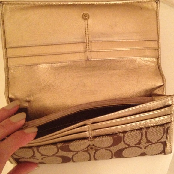 Coach Wallet - Picture 4 of 4