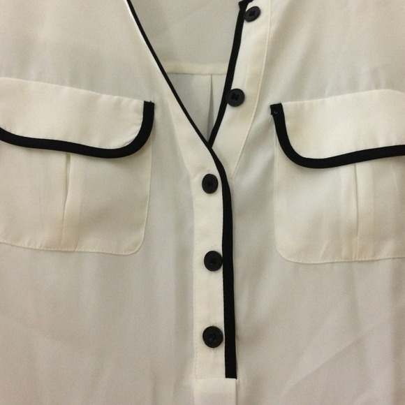White blouse with black trim - Picture 2 of 2