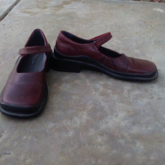 REDUCED Kenneth Cole Reaction Mary Janes
