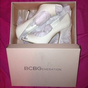 BCBGeneration 7.5 8 ARIEL Open Toe Pumps