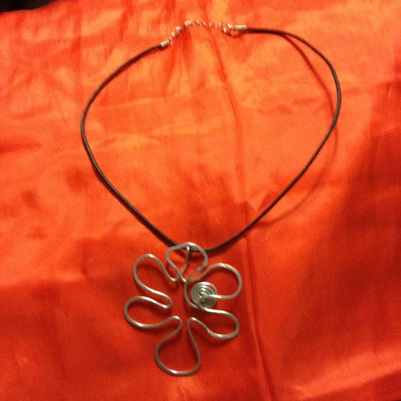 📌Sold in bundle📌One of a kind flower necklace