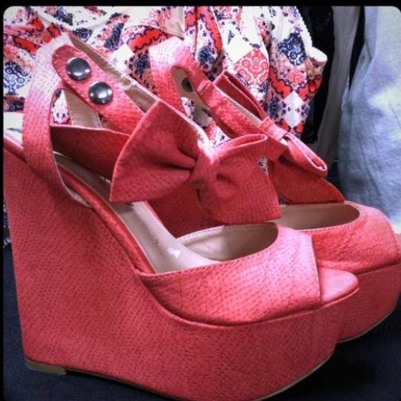 🚫Hold for sweber🚫Penny loves Kenny coral wedge