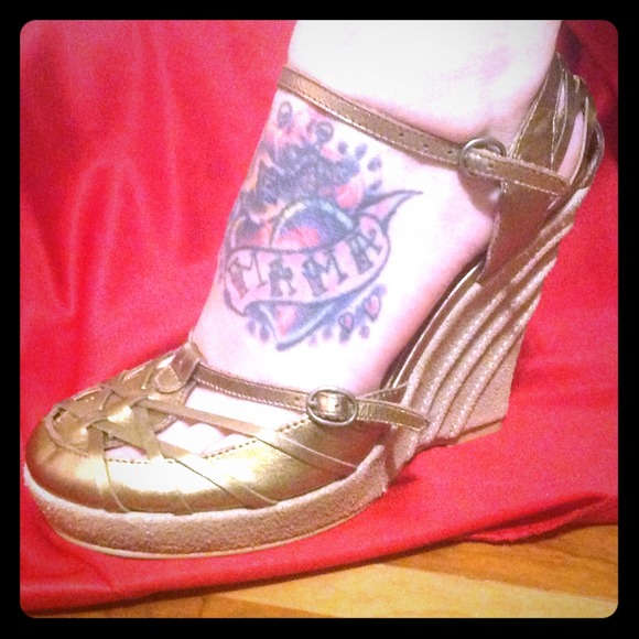 Steve Madden Gold wedge ! NWOT ! Sz 8