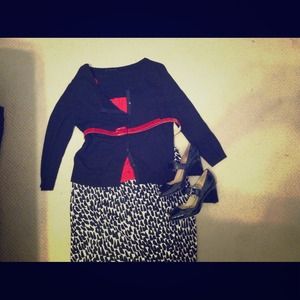 Ann Taylor black & white knee length pencil skirt