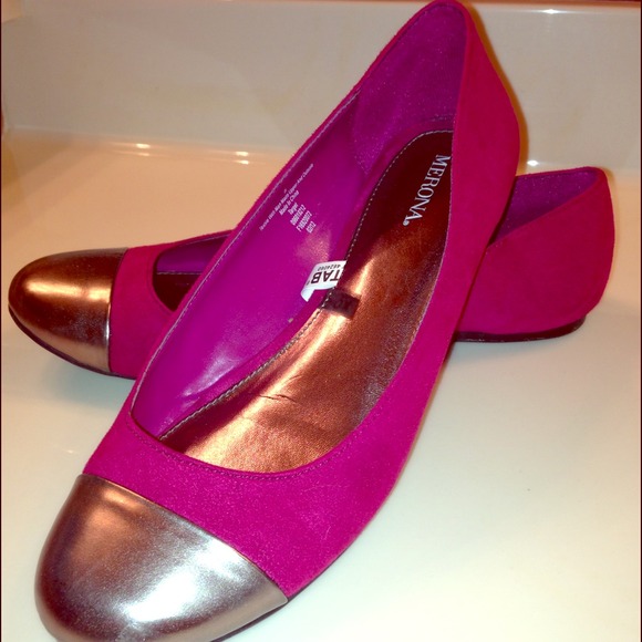 *REDUCED-- AGAIN* Like new suede magenta flats