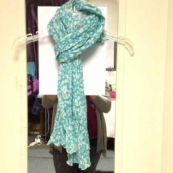 Flowered scarf