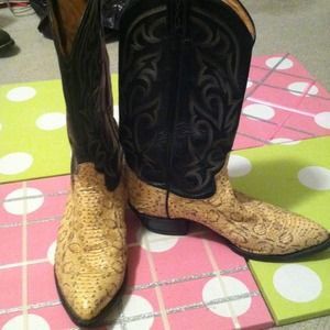 REDUCED. authentic tony lama cowboy boots