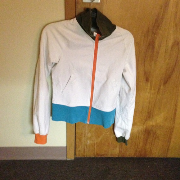 Very good jacket. Pretty and nice.