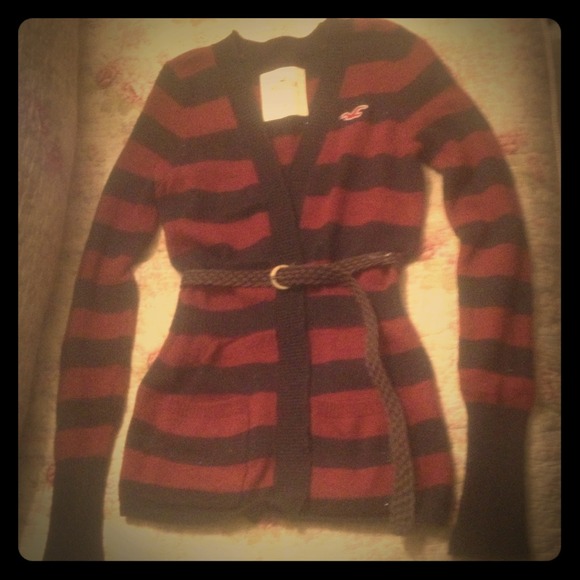 "Hollister" sweater