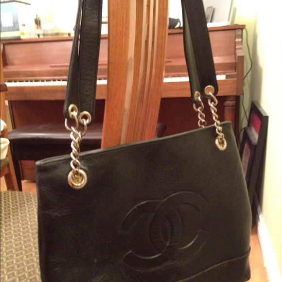 Authentic Chanel bag - Picture 1 of 3