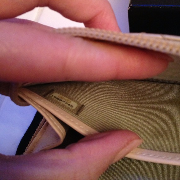 ***SOLD***Pre owned Chanel zip wallet Gold - Picture 2 of 4