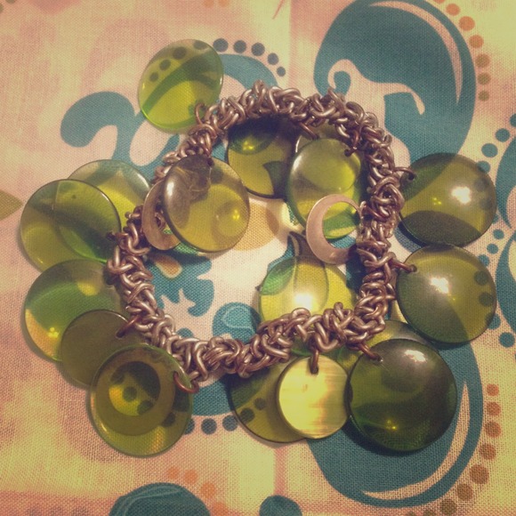 Stretchy green baubble bracelet