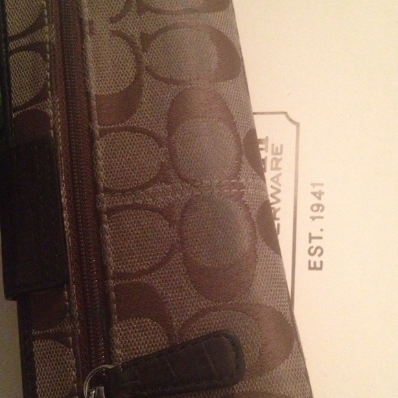 Coach Legacy Signature Slim Envelope Wallet - Picture 2 of 4