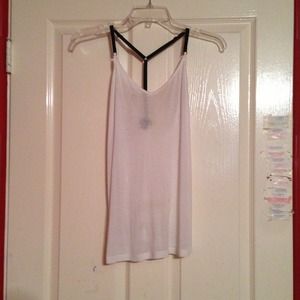 ⬇⬇ Super soft and chic white shirt