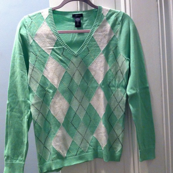 IZOD argyle sweater. Medium