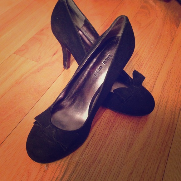 Black Nine West heels size 6 1/2