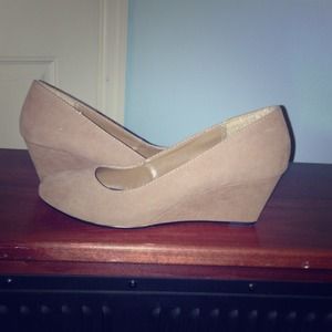 Nude wedge