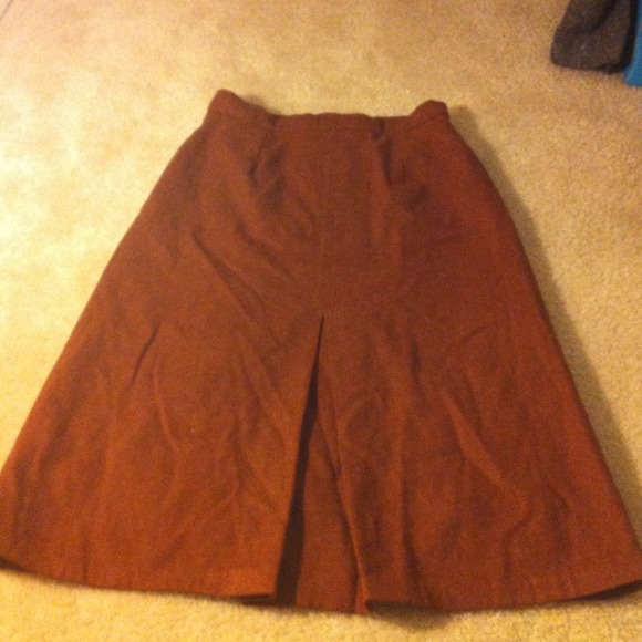 Brown wool lined Skirt with front pleat (Bin 4-048)
