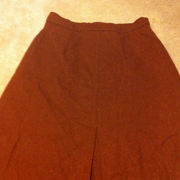 Brown wool lined Skirt with front pleat (Bin 4-048) - Picture 2 of 4