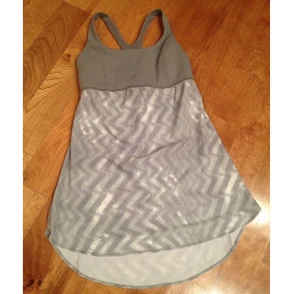❌Hold for @mwardlaw❌Lululemon Venus Tank size 4