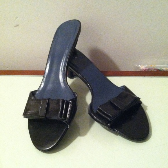 Authentic Zara kitten heel all leather