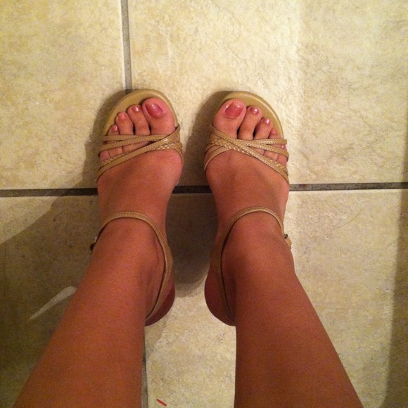 🚫SOLD🚫Tan wedges - NEVER BEEN WORN 🎀REDUCED🎀 - Picture 2 of 4