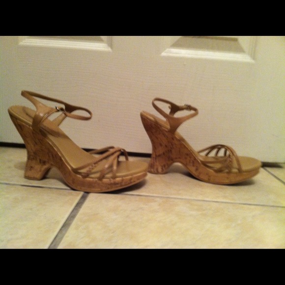 🚫SOLD🚫Tan wedges - NEVER BEEN WORN 🎀REDUCED🎀 - Picture 3 of 4