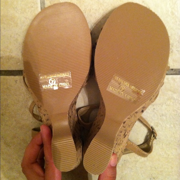 🚫SOLD🚫Tan wedges - NEVER BEEN WORN 🎀REDUCED🎀 - Picture 4 of 4