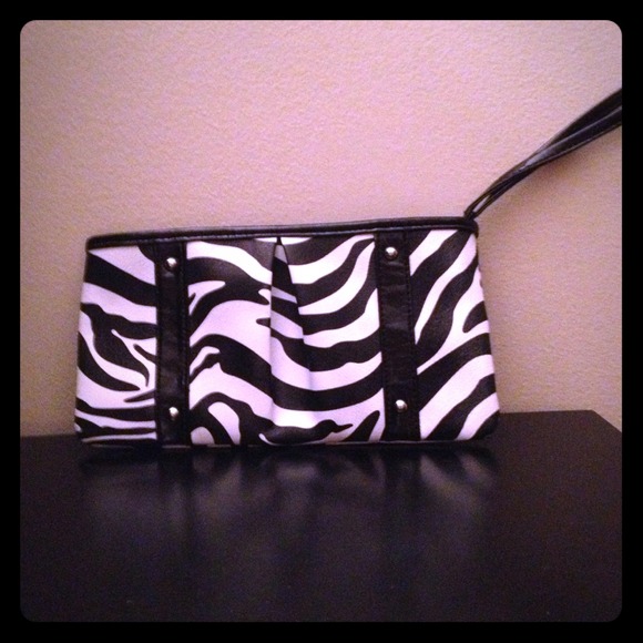 ❤SOLD BUNDLE❤ Zebra clutch!!!