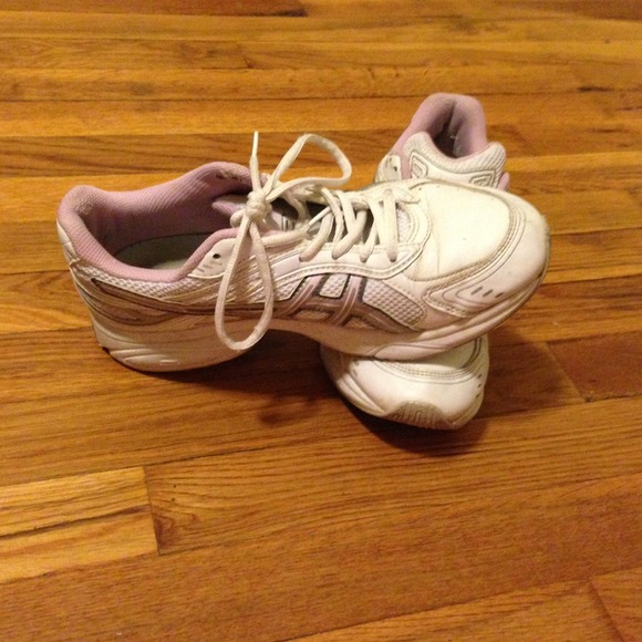 Shoes - Picture 2 of 3