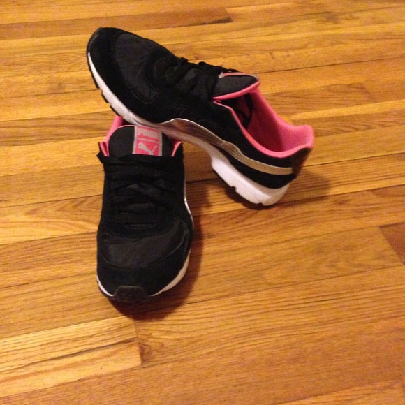 Puma tennis shoes