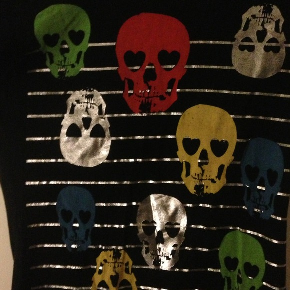 Black skull T-shirt - Picture 2 of 2